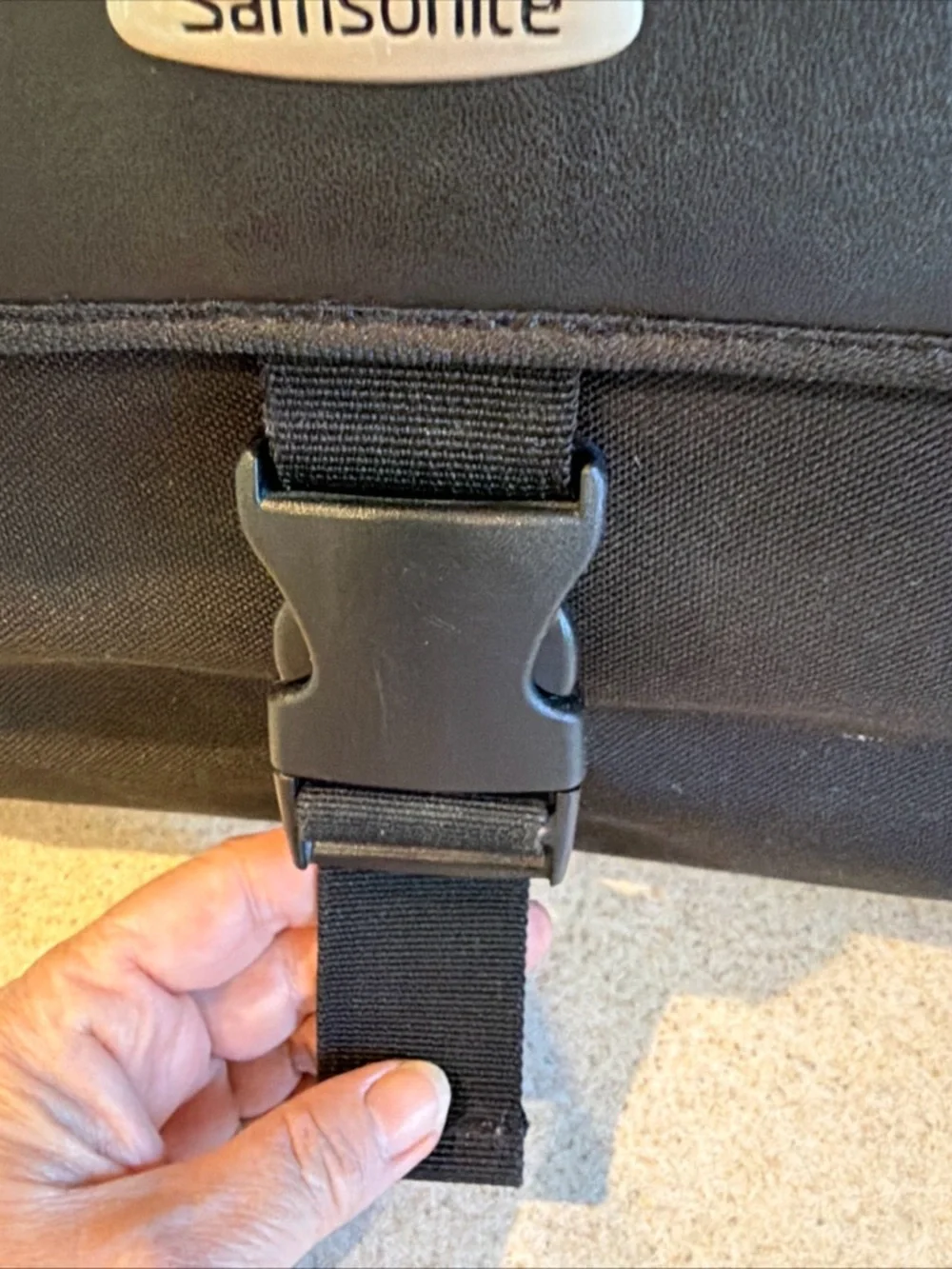 Samsonite Black briefcase Laptop Bag with adjustable shoulder straps canvas